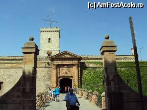 [P09] Intrarea la Castel Montjuic » foto by Carmen Ion
 - 
<span class="allrVoted glyphicon glyphicon-heart hidden" id="av531490"></span>
<a class="m-l-10 hidden" id="sv531490" onclick="voting_Foto_DelVot(,531490,1999)" role="button">șterge vot <span class="glyphicon glyphicon-remove"></span></a>
<a id="v9531490" class=" c-red"  onclick="voting_Foto_SetVot(531490)" role="button"><span class="glyphicon glyphicon-heart-empty"></span> <b>LIKE</b> = Votează poza</a> <img class="hidden"  id="f531490W9" src="/imagini/loader.gif" border="0" /><span class="AjErrMes hidden" id="e531490ErM"></span>