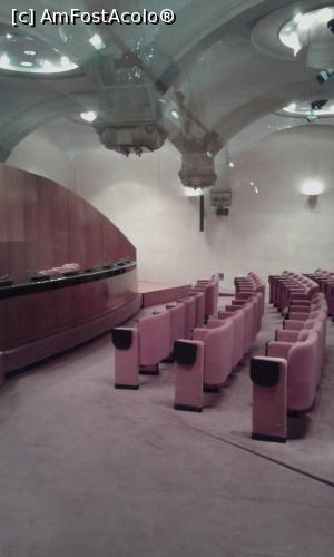 [P03] Palau de la Generalitat-Barcelona
Sala de Conferencies
Nu are coloane care sa obtureze vizibilitatea » foto by neilsimon
 - 
<span class="allrVoted glyphicon glyphicon-heart hidden" id="av853344"></span>
<a class="m-l-10 hidden" id="sv853344" onclick="voting_Foto_DelVot(,853344,1999)" role="button">șterge vot <span class="glyphicon glyphicon-remove"></span></a>
<a id="v9853344" class=" c-red"  onclick="voting_Foto_SetVot(853344)" role="button"><span class="glyphicon glyphicon-heart-empty"></span> <b>LIKE</b> = Votează poza</a> <img class="hidden"  id="f853344W9" src="/imagini/loader.gif" border="0" /><span class="AjErrMes hidden" id="e853344ErM"></span>