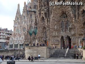 [P17] Barcelona, Basilica de la Sagrada Familia: intrarea dinspre fațada răsăriteană (A Nașterii)  » foto by mariana.olaru
 - 
<span class="allrVoted glyphicon glyphicon-heart hidden" id="av368741"></span>
<a class="m-l-10 hidden" id="sv368741" onclick="voting_Foto_DelVot(,368741,1999)" role="button">șterge vot <span class="glyphicon glyphicon-remove"></span></a>
<a id="v9368741" class=" c-red"  onclick="voting_Foto_SetVot(368741)" role="button"><span class="glyphicon glyphicon-heart-empty"></span> <b>LIKE</b> = Votează poza</a> <img class="hidden"  id="f368741W9" src="/imagini/loader.gif" border="0" /><span class="AjErrMes hidden" id="e368741ErM"></span>