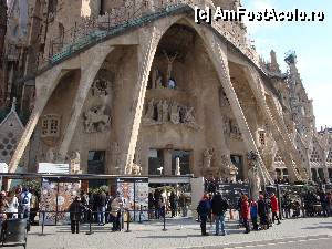[P07] Barcelona, Basilica de la Sagrada Familia: intrarea dinspre vest » foto by mariana.olaru
 - 
<span class="allrVoted glyphicon glyphicon-heart hidden" id="av368724"></span>
<a class="m-l-10 hidden" id="sv368724" onclick="voting_Foto_DelVot(,368724,1999)" role="button">șterge vot <span class="glyphicon glyphicon-remove"></span></a>
<a id="v9368724" class=" c-red"  onclick="voting_Foto_SetVot(368724)" role="button"><span class="glyphicon glyphicon-heart-empty"></span> <b>LIKE</b> = Votează poza</a> <img class="hidden"  id="f368724W9" src="/imagini/loader.gif" border="0" /><span class="AjErrMes hidden" id="e368724ErM"></span>