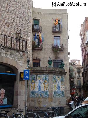 [P84] Barcelona: din arhitectura unei clădiri din zona Plaça de la Seu » foto by mariana.olaru
 - 
<span class="allrVoted glyphicon glyphicon-heart hidden" id="av380236"></span>
<a class="m-l-10 hidden" id="sv380236" onclick="voting_Foto_DelVot(,380236,1999)" role="button">șterge vot <span class="glyphicon glyphicon-remove"></span></a>
<a id="v9380236" class=" c-red"  onclick="voting_Foto_SetVot(380236)" role="button"><span class="glyphicon glyphicon-heart-empty"></span> <b>LIKE</b> = Votează poza</a> <img class="hidden"  id="f380236W9" src="/imagini/loader.gif" border="0" /><span class="AjErrMes hidden" id="e380236ErM"></span>