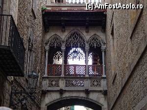 [P86] Barcelona, Plaça de la Seu: pod suspendat între două palate (Palau de la Generalitat –sediul Guvernului catalan și Casa dels Canonges – reședința Președintelui).  » foto by mariana.olaru
 - 
<span class="allrVoted glyphicon glyphicon-heart hidden" id="av380238"></span>
<a class="m-l-10 hidden" id="sv380238" onclick="voting_Foto_DelVot(,380238,1999)" role="button">șterge vot <span class="glyphicon glyphicon-remove"></span></a>
<a id="v9380238" class=" c-red"  onclick="voting_Foto_SetVot(380238)" role="button"><span class="glyphicon glyphicon-heart-empty"></span> <b>LIKE</b> = Votează poza</a> <img class="hidden"  id="f380238W9" src="/imagini/loader.gif" border="0" /><span class="AjErrMes hidden" id="e380238ErM"></span>