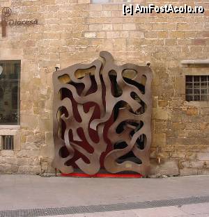 [P90] Barcelona, Plaça de la Seu: una din ușile Muzeului Diocezei, operă a arhitectului Josep Plandiura » foto by mariana.olaru
 - 
<span class="allrVoted glyphicon glyphicon-heart hidden" id="av380242"></span>
<a class="m-l-10 hidden" id="sv380242" onclick="voting_Foto_DelVot(,380242,1999)" role="button">șterge vot <span class="glyphicon glyphicon-remove"></span></a>
<a id="v9380242" class=" c-red"  onclick="voting_Foto_SetVot(380242)" role="button"><span class="glyphicon glyphicon-heart-empty"></span> <b>LIKE</b> = Votează poza</a> <img class="hidden"  id="f380242W9" src="/imagini/loader.gif" border="0" /><span class="AjErrMes hidden" id="e380242ErM"></span>