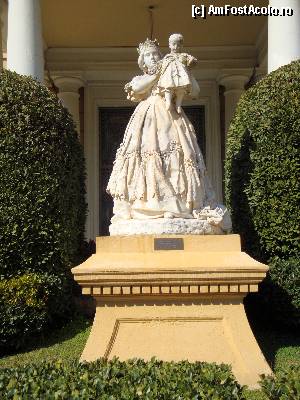[P154] Barcelona, Jardins del Pedralbes Palau Royal: statuia de marmură a Isabelei a II-a și a fiului ei, viitorul rege Alfonso al XII-lea » foto by mariana.olaru
 - 
<span class="allrVoted glyphicon glyphicon-heart hidden" id="av388444"></span>
<a class="m-l-10 hidden" id="sv388444" onclick="voting_Foto_DelVot(,388444,1999)" role="button">șterge vot <span class="glyphicon glyphicon-remove"></span></a>
<a id="v9388444" class=" c-red"  onclick="voting_Foto_SetVot(388444)" role="button"><span class="glyphicon glyphicon-heart-empty"></span> <b>LIKE</b> = Votează poza</a> <img class="hidden"  id="f388444W9" src="/imagini/loader.gif" border="0" /><span class="AjErrMes hidden" id="e388444ErM"></span>