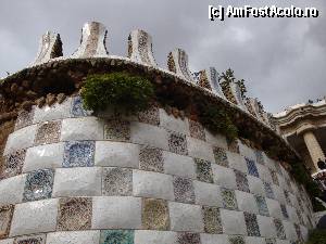 [P46] Barcelona, Parc Güell: detaliu din zidul cu creneluri ce mărginește ”L'escalinata i el drac” » foto by mariana.olaru
 - 
<span class="allrVoted glyphicon glyphicon-heart hidden" id="av388297"></span>
<a class="m-l-10 hidden" id="sv388297" onclick="voting_Foto_DelVot(,388297,1999)" role="button">șterge vot <span class="glyphicon glyphicon-remove"></span></a>
<a id="v9388297" class=" c-red"  onclick="voting_Foto_SetVot(388297)" role="button"><span class="glyphicon glyphicon-heart-empty"></span> <b>LIKE</b> = Votează poza</a> <img class="hidden"  id="f388297W9" src="/imagini/loader.gif" border="0" /><span class="AjErrMes hidden" id="e388297ErM"></span>