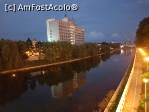 [P01] Hotel Forum Continental pe malul Crisului Repede » foto by ams
 - 
<span class="allrVoted glyphicon glyphicon-heart hidden" id="av1012910"></span>
<a class="m-l-10 hidden" id="sv1012910" onclick="voting_Foto_DelVot(,1012910,2031)" role="button">șterge vot <span class="glyphicon glyphicon-remove"></span></a>
<a id="v91012910" class=" c-red"  onclick="voting_Foto_SetVot(1012910)" role="button"><span class="glyphicon glyphicon-heart-empty"></span> <b>LIKE</b> = Votează poza</a> <img class="hidden"  id="f1012910W9" src="/imagini/loader.gif" border="0" /><span class="AjErrMes hidden" id="e1012910ErM"></span>