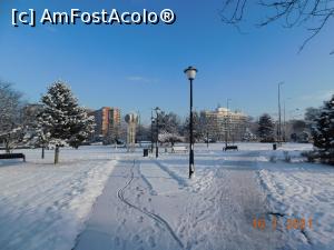 [P04] Hotel Continental Forum Oradea văzut din parcul 1 Decembrie » foto by irinad
 - 
<span class="allrVoted glyphicon glyphicon-heart hidden" id="av1217501"></span>
<a class="m-l-10 hidden" id="sv1217501" onclick="voting_Foto_DelVot(,1217501,2031)" role="button">șterge vot <span class="glyphicon glyphicon-remove"></span></a>
<a id="v91217501" class=" c-red"  onclick="voting_Foto_SetVot(1217501)" role="button"><span class="glyphicon glyphicon-heart-empty"></span> <b>LIKE</b> = Votează poza</a> <img class="hidden"  id="f1217501W9" src="/imagini/loader.gif" border="0" /><span class="AjErrMes hidden" id="e1217501ErM"></span>