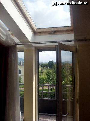 [P02] Intrarea balconului, ferestrele superioare şi o parte din priveliştea unei camere de la mansardă de pe faţa dinspre piscină a hotelului.  » foto by donjoe
 - 
<span class="allrVoted glyphicon glyphicon-heart hidden" id="av499919"></span>
<a class="m-l-10 hidden" id="sv499919" onclick="voting_Foto_DelVot(,499919,2038)" role="button">șterge vot <span class="glyphicon glyphicon-remove"></span></a>
<a id="v9499919" class=" c-red"  onclick="voting_Foto_SetVot(499919)" role="button"><span class="glyphicon glyphicon-heart-empty"></span> <b>LIKE</b> = Votează poza</a> <img class="hidden"  id="f499919W9" src="/imagini/loader.gif" border="0" /><span class="AjErrMes hidden" id="e499919ErM"></span>