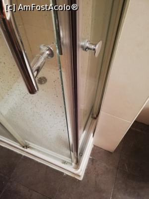 [P06] Inchidere neetansa cabina dus » foto by speedman99
 - 
<span class="allrVoted glyphicon glyphicon-heart hidden" id="av1084888"></span>
<a class="m-l-10 hidden" id="sv1084888" onclick="voting_Foto_DelVot(,1084888,2038)" role="button">șterge vot <span class="glyphicon glyphicon-remove"></span></a>
<a id="v91084888" class=" c-red"  onclick="voting_Foto_SetVot(1084888)" role="button"><span class="glyphicon glyphicon-heart-empty"></span> <b>LIKE</b> = Votează poza</a> <img class="hidden"  id="f1084888W9" src="/imagini/loader.gif" border="0" /><span class="AjErrMes hidden" id="e1084888ErM"></span>