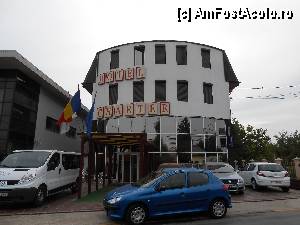 [P01] Hotelul cu parcarea din fata sa.  » foto by Rodel
 - 
<span class="allrVoted glyphicon glyphicon-heart hidden" id="av381193"></span>
<a class="m-l-10 hidden" id="sv381193" onclick="voting_Foto_DelVot(,381193,2121)" role="button">șterge vot <span class="glyphicon glyphicon-remove"></span></a>
<a id="v9381193" class=" c-red"  onclick="voting_Foto_SetVot(381193)" role="button"><span class="glyphicon glyphicon-heart-empty"></span> <b>LIKE</b> = Votează poza</a> <img class="hidden"  id="f381193W9" src="/imagini/loader.gif" border="0" /><span class="AjErrMes hidden" id="e381193ErM"></span>