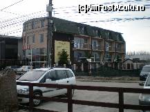 [P08] Hotel Charter Otopeni - vedere exterioara din parcarea mare » foto by presario
 - 
<span class="allrVoted glyphicon glyphicon-heart hidden" id="av53775"></span>
<a class="m-l-10 hidden" id="sv53775" onclick="voting_Foto_DelVot(,53775,2121)" role="button">șterge vot <span class="glyphicon glyphicon-remove"></span></a>
<a id="v953775" class=" c-red"  onclick="voting_Foto_SetVot(53775)" role="button"><span class="glyphicon glyphicon-heart-empty"></span> <b>LIKE</b> = Votează poza</a> <img class="hidden"  id="f53775W9" src="/imagini/loader.gif" border="0" /><span class="AjErrMes hidden" id="e53775ErM"></span>