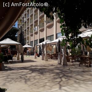 [P02] Terasa de l&acirc;ngă intrarea &icirc;n hotel » foto by DoraExplorer
 - 
<span class="allrVoted glyphicon glyphicon-heart hidden" id="av1185068"></span>
<a class="m-l-10 hidden" id="sv1185068" onclick="voting_Foto_DelVot(,1185068,2141)" role="button">șterge vot <span class="glyphicon glyphicon-remove"></span></a>
<a id="v91185068" class=" c-red"  onclick="voting_Foto_SetVot(1185068)" role="button"><span class="glyphicon glyphicon-heart-empty"></span> <b>LIKE</b> = Votează poza</a> <img class="hidden"  id="f1185068W9" src="/imagini/loader.gif" border="0" /><span class="AjErrMes hidden" id="e1185068ErM"></span>