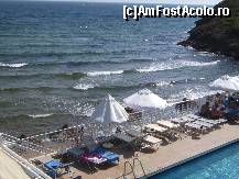 [P01] O parte din piscina de la nivelul 2 si in departare marea cu umbrelutele de paie. Sub piscina se afla dusuri, iar spre dreapta restaurantul pescaresc cu o priveliste superba. » foto by dea
 - 
<span class="allrVoted glyphicon glyphicon-heart hidden" id="av94760"></span>
<a class="m-l-10 hidden" id="sv94760" onclick="voting_Foto_DelVot(,94760,2171)" role="button">șterge vot <span class="glyphicon glyphicon-remove"></span></a>
<a id="v994760" class=" c-red"  onclick="voting_Foto_SetVot(94760)" role="button"><span class="glyphicon glyphicon-heart-empty"></span> <b>LIKE</b> = Votează poza</a> <img class="hidden"  id="f94760W9" src="/imagini/loader.gif" border="0" /><span class="AjErrMes hidden" id="e94760ErM"></span>