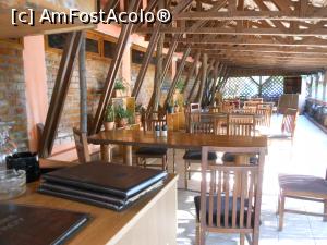 [P08] Hotel Albatros - De ambele părți ale intrării, terasa.  » foto by iulianic
 - 
<span class="allrVoted glyphicon glyphicon-heart hidden" id="av996665"></span>
<a class="m-l-10 hidden" id="sv996665" onclick="voting_Foto_DelVot(,996665,2177)" role="button">șterge vot <span class="glyphicon glyphicon-remove"></span></a>
<a id="v9996665" class=" c-red"  onclick="voting_Foto_SetVot(996665)" role="button"><span class="glyphicon glyphicon-heart-empty"></span> <b>LIKE</b> = Votează poza</a> <img class="hidden"  id="f996665W9" src="/imagini/loader.gif" border="0" /><span class="AjErrMes hidden" id="e996665ErM"></span>