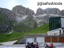 [P06] Telecabina din pasul Pordoi care urca la 2950 m » foto by BOGDAN DSN
 - 
<span class="allrVoted glyphicon glyphicon-heart hidden" id="av263551"></span>
<a class="m-l-10 hidden" id="sv263551" onclick="voting_Foto_DelVot(,263551,2211)" role="button">șterge vot <span class="glyphicon glyphicon-remove"></span></a>
<a id="v9263551" class=" c-red"  onclick="voting_Foto_SetVot(263551)" role="button"><span class="glyphicon glyphicon-heart-empty"></span> <b>LIKE</b> = Votează poza</a> <img class="hidden"  id="f263551W9" src="/imagini/loader.gif" border="0" /><span class="AjErrMes hidden" id="e263551ErM"></span>