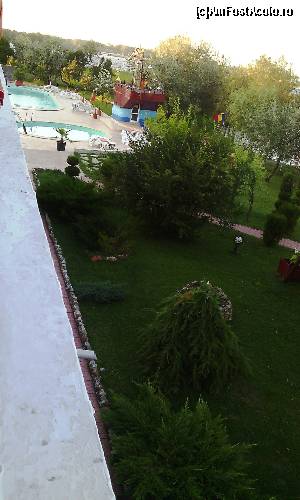 [P01] vedere din balcon catre piscina » foto by gabynegru
 - 
<span class="allrVoted glyphicon glyphicon-heart hidden" id="av550520"></span>
<a class="m-l-10 hidden" id="sv550520" onclick="voting_Foto_DelVot(,550520,2246)" role="button">șterge vot <span class="glyphicon glyphicon-remove"></span></a>
<a id="v9550520" class=" c-red"  onclick="voting_Foto_SetVot(550520)" role="button"><span class="glyphicon glyphicon-heart-empty"></span> <b>LIKE</b> = Votează poza</a> <img class="hidden"  id="f550520W9" src="/imagini/loader.gif" border="0" /><span class="AjErrMes hidden" id="e550520ErM"></span>