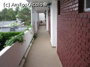 [P01] Daca ploua apa din acest hol intra in camere datorita tamplariei vechi si deteriorate » foto by Alin1968
 - 
<span class="allrVoted glyphicon glyphicon-heart hidden" id="av726643"></span>
<a class="m-l-10 hidden" id="sv726643" onclick="voting_Foto_DelVot(,726643,2246)" role="button">șterge vot <span class="glyphicon glyphicon-remove"></span></a>
<a id="v9726643" class=" c-red"  onclick="voting_Foto_SetVot(726643)" role="button"><span class="glyphicon glyphicon-heart-empty"></span> <b>LIKE</b> = Votează poza</a> <img class="hidden"  id="f726643W9" src="/imagini/loader.gif" border="0" /><span class="AjErrMes hidden" id="e726643ErM"></span>