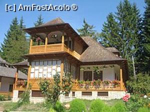 [P19] Casa mitropolitului Veniamin Costachi » foto by Michi
 - 
<span class="allrVoted glyphicon glyphicon-heart hidden" id="av1402172"></span>
<a class="m-l-10 hidden" id="sv1402172" onclick="voting_Foto_DelVot(,1402172,2268)" role="button">șterge vot <span class="glyphicon glyphicon-remove"></span></a>
<a id="v91402172" class=" c-red"  onclick="voting_Foto_SetVot(1402172)" role="button"><span class="glyphicon glyphicon-heart-empty"></span> <b>LIKE</b> = Votează poza</a> <img class="hidden"  id="f1402172W9" src="/imagini/loader.gif" border="0" /><span class="AjErrMes hidden" id="e1402172ErM"></span>