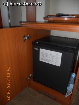 [P16] minibarul din camera » foto by zlatna
 - 
<span class="allrVoted glyphicon glyphicon-heart hidden" id="av950273"></span>
<a class="m-l-10 hidden" id="sv950273" onclick="voting_Foto_DelVot(,950273,2284)" role="button">șterge vot <span class="glyphicon glyphicon-remove"></span></a>
<a id="v9950273" class=" c-red"  onclick="voting_Foto_SetVot(950273)" role="button"><span class="glyphicon glyphicon-heart-empty"></span> <b>LIKE</b> = Votează poza</a> <img class="hidden"  id="f950273W9" src="/imagini/loader.gif" border="0" /><span class="AjErrMes hidden" id="e950273ErM"></span>