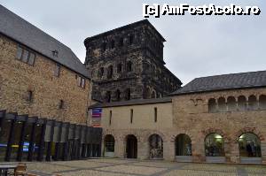 [P10] Trier - Porta Nigra, vedere dinspre Vest, plus o parte din muzeul municipal (Simeonstift)  » foto by Dragoș_MD
 - 
<span class="allrVoted glyphicon glyphicon-heart hidden" id="av689632"></span>
<a class="m-l-10 hidden" id="sv689632" onclick="voting_Foto_DelVot(,689632,2302)" role="button">șterge vot <span class="glyphicon glyphicon-remove"></span></a>
<a id="v9689632" class=" c-red"  onclick="voting_Foto_SetVot(689632)" role="button"><span class="glyphicon glyphicon-heart-empty"></span> <b>LIKE</b> = Votează poza</a> <img class="hidden"  id="f689632W9" src="/imagini/loader.gif" border="0" /><span class="AjErrMes hidden" id="e689632ErM"></span>