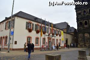 [P11] Trier - Porta Nigra, punctul de informare turistică » foto by Dragoș_MD
 - 
<span class="allrVoted glyphicon glyphicon-heart hidden" id="av689633"></span>
<a class="m-l-10 hidden" id="sv689633" onclick="voting_Foto_DelVot(,689633,2302)" role="button">șterge vot <span class="glyphicon glyphicon-remove"></span></a>
<a id="v9689633" class=" c-red"  onclick="voting_Foto_SetVot(689633)" role="button"><span class="glyphicon glyphicon-heart-empty"></span> <b>LIKE</b> = Votează poza</a> <img class="hidden"  id="f689633W9" src="/imagini/loader.gif" border="0" /><span class="AjErrMes hidden" id="e689633ErM"></span>