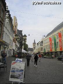 [P19] Simeonstrasse, spre Hauptmarkt. În fundal, turla bisericii St. Gangolf » foto by Costi
 - 
<span class="allrVoted glyphicon glyphicon-heart hidden" id="av26129"></span>
<a class="m-l-10 hidden" id="sv26129" onclick="voting_Foto_DelVot(,26129,2302)" role="button">șterge vot <span class="glyphicon glyphicon-remove"></span></a>
<a id="v926129" class=" c-red"  onclick="voting_Foto_SetVot(26129)" role="button"><span class="glyphicon glyphicon-heart-empty"></span> <b>LIKE</b> = Votează poza</a> <img class="hidden"  id="f26129W9" src="/imagini/loader.gif" border="0" /><span class="AjErrMes hidden" id="e26129ErM"></span>