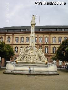 [P36] Sankt Georgsbrunnen, văzută din spate » foto by Costi
 - 
<span class="allrVoted glyphicon glyphicon-heart hidden" id="av26146"></span>
<a class="m-l-10 hidden" id="sv26146" onclick="voting_Foto_DelVot(,26146,2302)" role="button">șterge vot <span class="glyphicon glyphicon-remove"></span></a>
<a id="v926146" class=" c-red"  onclick="voting_Foto_SetVot(26146)" role="button"><span class="glyphicon glyphicon-heart-empty"></span> <b>LIKE</b> = Votează poza</a> <img class="hidden"  id="f26146W9" src="/imagini/loader.gif" border="0" /><span class="AjErrMes hidden" id="e26146ErM"></span>