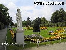 [P50] Grădina de flori din Palastgarten, în faţa Kurfürstliches Palais » foto by Costi
 - 
<span class="allrVoted glyphicon glyphicon-heart hidden" id="av26160"></span>
<a class="m-l-10 hidden" id="sv26160" onclick="voting_Foto_DelVot(,26160,2302)" role="button">șterge vot <span class="glyphicon glyphicon-remove"></span></a>
<a id="v926160" class=" c-red"  onclick="voting_Foto_SetVot(26160)" role="button"><span class="glyphicon glyphicon-heart-empty"></span> <b>LIKE</b> = Votează poza</a> <img class="hidden"  id="f26160W9" src="/imagini/loader.gif" border="0" /><span class="AjErrMes hidden" id="e26160ErM"></span>