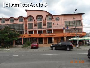 [P25] Si iata Hotelul Meridian, sa-i zicem hotelul mama al cazarii noastre :)  » foto by vega06
 - 
<span class="allrVoted glyphicon glyphicon-heart hidden" id="av727064"></span>
<a class="m-l-10 hidden" id="sv727064" onclick="voting_Foto_DelVot(,727064,2313)" role="button">șterge vot <span class="glyphicon glyphicon-remove"></span></a>
<a id="v9727064" class=" c-red"  onclick="voting_Foto_SetVot(727064)" role="button"><span class="glyphicon glyphicon-heart-empty"></span> <b>LIKE</b> = Votează poza</a> <img class="hidden"  id="f727064W9" src="/imagini/loader.gif" border="0" /><span class="AjErrMes hidden" id="e727064ErM"></span>