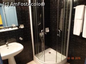 [P31] Hotel Meridian - Si faianta neagra din baie care mie unuia, nu prea mi-a placut. Da senzatia de spatiu mic si inghesuit.  » foto by vega06
 - 
<span class="allrVoted glyphicon glyphicon-heart hidden" id="av727070"></span>
<a class="m-l-10 hidden" id="sv727070" onclick="voting_Foto_DelVot(,727070,2313)" role="button">șterge vot <span class="glyphicon glyphicon-remove"></span></a>
<a id="v9727070" class=" c-red"  onclick="voting_Foto_SetVot(727070)" role="button"><span class="glyphicon glyphicon-heart-empty"></span> <b>LIKE</b> = Votează poza</a> <img class="hidden"  id="f727070W9" src="/imagini/loader.gif" border="0" /><span class="AjErrMes hidden" id="e727070ErM"></span>
