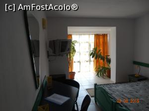 [P33] Hotel Meridian - Iata aici a doua camera pe care am vazut-o. Si la prima dar si la aceasta, puteti vedea fostul balcon acum inchis castigandu-se astfel spatiu mai mare in camera. Vedeti plantele ce va vor tine companie in camera. Placut.  » foto by vega06
 - 
<span class="allrVoted glyphicon glyphicon-heart hidden" id="av727072"></span>
<a class="m-l-10 hidden" id="sv727072" onclick="voting_Foto_DelVot(,727072,2313)" role="button">șterge vot <span class="glyphicon glyphicon-remove"></span></a>
<a id="v9727072" class=" c-red"  onclick="voting_Foto_SetVot(727072)" role="button"><span class="glyphicon glyphicon-heart-empty"></span> <b>LIKE</b> = Votează poza</a> <img class="hidden"  id="f727072W9" src="/imagini/loader.gif" border="0" /><span class="AjErrMes hidden" id="e727072ErM"></span>