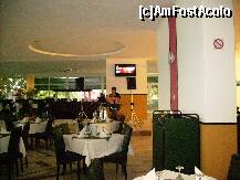 [P07] Restaurantul hotelului si solista ce ne binedispunea in fiecare seara. » foto by anadragusin
 - 
<span class="allrVoted glyphicon glyphicon-heart hidden" id="av229557"></span>
<a class="m-l-10 hidden" id="sv229557" onclick="voting_Foto_DelVot(,229557,2316)" role="button">șterge vot <span class="glyphicon glyphicon-remove"></span></a>
<a id="v9229557" class=" c-red"  onclick="voting_Foto_SetVot(229557)" role="button"><span class="glyphicon glyphicon-heart-empty"></span> <b>LIKE</b> = Votează poza</a> <img class="hidden"  id="f229557W9" src="/imagini/loader.gif" border="0" /><span class="AjErrMes hidden" id="e229557ErM"></span>