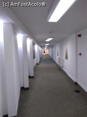 [P16] Brădet Ensana Health Spa Hotel - coridorul spre centrul SPA » foto by Dragoș_MD
 - 
<span class="allrVoted glyphicon glyphicon-heart hidden" id="av1270686"></span>
<a class="m-l-10 hidden" id="sv1270686" onclick="voting_Foto_DelVot(,1270686,2341)" role="button">șterge vot <span class="glyphicon glyphicon-remove"></span></a>
<a id="v91270686" class=" c-red"  onclick="voting_Foto_SetVot(1270686)" role="button"><span class="glyphicon glyphicon-heart-empty"></span> <b>LIKE</b> = Votează poza</a> <img class="hidden"  id="f1270686W9" src="/imagini/loader.gif" border="0" /><span class="AjErrMes hidden" id="e1270686ErM"></span>