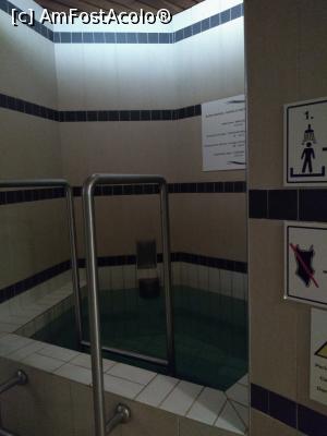 [P43] Brădet Ensana Health Spa Hotel - centrul SPA; bazinul cu apă foarte rece de la saune » foto by Dragoș_MD
 - 
<span class="allrVoted glyphicon glyphicon-heart hidden" id="av1270713"></span>
<a class="m-l-10 hidden" id="sv1270713" onclick="voting_Foto_DelVot(,1270713,2341)" role="button">șterge vot <span class="glyphicon glyphicon-remove"></span></a>
<a id="v91270713" class=" c-red"  onclick="voting_Foto_SetVot(1270713)" role="button"><span class="glyphicon glyphicon-heart-empty"></span> <b>LIKE</b> = Votează poza</a> <img class="hidden"  id="f1270713W9" src="/imagini/loader.gif" border="0" /><span class="AjErrMes hidden" id="e1270713ErM"></span>