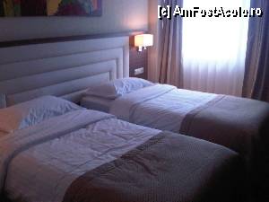 [P01] Camera cu cele doua paturi mari si comfortabile; in dreapta se afla un birou si o masuta + tv montat pe perete » foto by Sonja
 - 
<span class="allrVoted glyphicon glyphicon-heart hidden" id="av352080"></span>
<a class="m-l-10 hidden" id="sv352080" onclick="voting_Foto_DelVot(,352080,2343)" role="button">șterge vot <span class="glyphicon glyphicon-remove"></span></a>
<a id="v9352080" class=" c-red"  onclick="voting_Foto_SetVot(352080)" role="button"><span class="glyphicon glyphicon-heart-empty"></span> <b>LIKE</b> = Votează poza</a> <img class="hidden"  id="f352080W9" src="/imagini/loader.gif" border="0" /><span class="AjErrMes hidden" id="e352080ErM"></span>