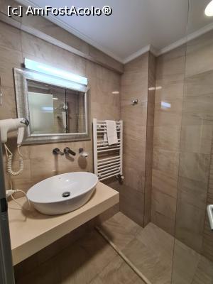 [P11] Un colt din baie » foto by DOINITA
 - 
<span class="allrVoted glyphicon glyphicon-heart hidden" id="av1366062"></span>
<a class="m-l-10 hidden" id="sv1366062" onclick="voting_Foto_DelVot(,1366062,2346)" role="button">șterge vot <span class="glyphicon glyphicon-remove"></span></a>
<a id="v91366062" class=" c-red"  onclick="voting_Foto_SetVot(1366062)" role="button"><span class="glyphicon glyphicon-heart-empty"></span> <b>LIKE</b> = Votează poza</a> <img class="hidden"  id="f1366062W9" src="/imagini/loader.gif" border="0" /><span class="AjErrMes hidden" id="e1366062ErM"></span>