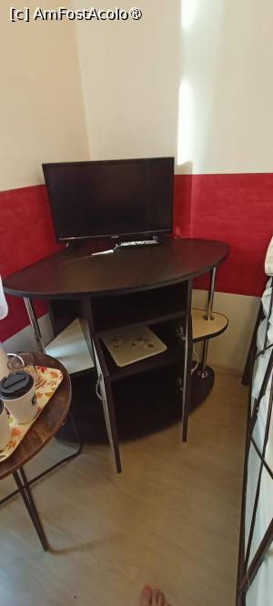 [P08] lipsa frigiderului si mini televizorul care pare mai mare in poza » foto by Eta Nicolette
 - 
<span class="allrVoted glyphicon glyphicon-heart hidden" id="av1498313"></span>
<a class="m-l-10 hidden" id="sv1498313" onclick="voting_Foto_DelVot(,1498313,2429)" role="button">șterge vot <span class="glyphicon glyphicon-remove"></span></a>
<a id="v91498313" class=" c-red"  onclick="voting_Foto_SetVot(1498313)" role="button"><span class="glyphicon glyphicon-heart-empty"></span> <b>LIKE</b> = Votează poza</a> <img class="hidden"  id="f1498313W9" src="/imagini/loader.gif" border="0" /><span class="AjErrMes hidden" id="e1498313ErM"></span>