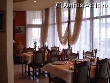 [P16] Tulcea - Hotel Rex - ferestra mare si frumoasa » foto by Diaura*
 - 
<span class="allrVoted glyphicon glyphicon-heart hidden" id="av69796"></span>
<a class="m-l-10 hidden" id="sv69796" onclick="voting_Foto_DelVot(,69796,2445)" role="button">șterge vot <span class="glyphicon glyphicon-remove"></span></a>
<a id="v969796" class=" c-red"  onclick="voting_Foto_SetVot(69796)" role="button"><span class="glyphicon glyphicon-heart-empty"></span> <b>LIKE</b> = Votează poza</a> <img class="hidden"  id="f69796W9" src="/imagini/loader.gif" border="0" /><span class="AjErrMes hidden" id="e69796ErM"></span>