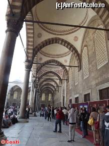 [P32] Galerii în curtea interioră a Moscheii Albastre » foto by Costi
 - 
<span class="allrVoted glyphicon glyphicon-heart hidden" id="av420147"></span>
<a class="m-l-10 hidden" id="sv420147" onclick="voting_Foto_DelVot(,420147,2468)" role="button">șterge vot <span class="glyphicon glyphicon-remove"></span></a>
<a id="v9420147" class=" c-red"  onclick="voting_Foto_SetVot(420147)" role="button"><span class="glyphicon glyphicon-heart-empty"></span> <b>LIKE</b> = Votează poza</a> <img class="hidden"  id="f420147W9" src="/imagini/loader.gif" border="0" /><span class="AjErrMes hidden" id="e420147ErM"></span>