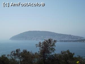 [P18] Burgazada văzută de pe Heybeliada » foto by irinad
 - 
<span class="allrVoted glyphicon glyphicon-heart hidden" id="av963811"></span>
<a class="m-l-10 hidden" id="sv963811" onclick="voting_Foto_DelVot(,963811,2468)" role="button">șterge vot <span class="glyphicon glyphicon-remove"></span></a>
<a id="v9963811" class=" c-red"  onclick="voting_Foto_SetVot(963811)" role="button"><span class="glyphicon glyphicon-heart-empty"></span> <b>LIKE</b> = Votează poza</a> <img class="hidden"  id="f963811W9" src="/imagini/loader.gif" border="0" /><span class="AjErrMes hidden" id="e963811ErM"></span>