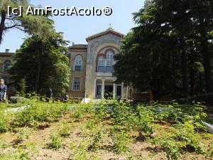 [P20] Intrarea în clădirea Seminarului Teologic, insula Heybeliada » foto by irinad
 - 
<span class="allrVoted glyphicon glyphicon-heart hidden" id="av963814"></span>
<a class="m-l-10 hidden" id="sv963814" onclick="voting_Foto_DelVot(,963814,2468)" role="button">șterge vot <span class="glyphicon glyphicon-remove"></span></a>
<a id="v9963814" class=" c-red"  onclick="voting_Foto_SetVot(963814)" role="button"><span class="glyphicon glyphicon-heart-empty"></span> <b>LIKE</b> = Votează poza</a> <img class="hidden"  id="f963814W9" src="/imagini/loader.gif" border="0" /><span class="AjErrMes hidden" id="e963814ErM"></span>