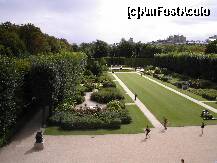 [P25] Grădina muzeului Rodin, văzută de la o fereastră de la etajul I al muzeului » foto by Costi
 - 
<span class="allrVoted glyphicon glyphicon-heart hidden" id="av162361"></span>
<a class="m-l-10 hidden" id="sv162361" onclick="voting_Foto_DelVot(,162361,2491)" role="button">șterge vot <span class="glyphicon glyphicon-remove"></span></a>
<a id="v9162361" class=" c-red"  onclick="voting_Foto_SetVot(162361)" role="button"><span class="glyphicon glyphicon-heart-empty"></span> <b>LIKE</b> = Votează poza</a> <img class="hidden"  id="f162361W9" src="/imagini/loader.gif" border="0" /><span class="AjErrMes hidden" id="e162361ErM"></span>