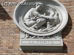 [P04] Frumoase basoreliefuri amplasate pe fațada clădirii. Operațiunea de tragere a blănii de pe carcasă.  » foto by mihaelavoicu
 - 
<span class="allrVoted glyphicon glyphicon-heart hidden" id="av927937"></span>
<a class="m-l-10 hidden" id="sv927937" onclick="voting_Foto_DelVot(,927937,2491)" role="button">șterge vot <span class="glyphicon glyphicon-remove"></span></a>
<a id="v9927937" class=" c-red"  onclick="voting_Foto_SetVot(927937)" role="button"><span class="glyphicon glyphicon-heart-empty"></span> <b>LIKE</b> = Votează poza</a> <img class="hidden"  id="f927937W9" src="/imagini/loader.gif" border="0" /><span class="AjErrMes hidden" id="e927937ErM"></span>