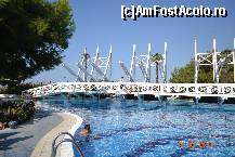 [P18] Main Pool si podul care duce spre mare » foto by izabellac
 - 
<span class="allrVoted glyphicon glyphicon-heart hidden" id="av253782"></span>
<a class="m-l-10 hidden" id="sv253782" onclick="voting_Foto_DelVot(,253782,2494)" role="button">șterge vot <span class="glyphicon glyphicon-remove"></span></a>
<a id="v9253782" class=" c-red"  onclick="voting_Foto_SetVot(253782)" role="button"><span class="glyphicon glyphicon-heart-empty"></span> <b>LIKE</b> = Votează poza</a> <img class="hidden"  id="f253782W9" src="/imagini/loader.gif" border="0" /><span class="AjErrMes hidden" id="e253782ErM"></span>