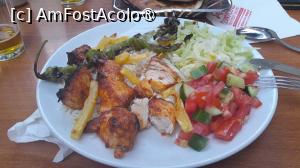 [P47] frigarui de pui cu salate » foto by Yolanda
 - 
<span class="allrVoted glyphicon glyphicon-heart hidden" id="av1496164"></span>
<a class="m-l-10 hidden" id="sv1496164" onclick="voting_Foto_DelVot(,1496164,2497)" role="button">șterge vot <span class="glyphicon glyphicon-remove"></span></a>
<a id="v91496164" class=" c-red"  onclick="voting_Foto_SetVot(1496164)" role="button"><span class="glyphicon glyphicon-heart-empty"></span> <b>LIKE</b> = Votează poza</a> <img class="hidden"  id="f1496164W9" src="/imagini/loader.gif" border="0" /><span class="AjErrMes hidden" id="e1496164ErM"></span>