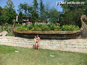 [P10] La intrarea in aquapark » foto by sofnicus
 - 
<span class="allrVoted glyphicon glyphicon-heart hidden" id="av587864"></span>
<a class="m-l-10 hidden" id="sv587864" onclick="voting_Foto_DelVot(,587864,2498)" role="button">șterge vot <span class="glyphicon glyphicon-remove"></span></a>
<a id="v9587864" class=" c-red"  onclick="voting_Foto_SetVot(587864)" role="button"><span class="glyphicon glyphicon-heart-empty"></span> <b>LIKE</b> = Votează poza</a> <img class="hidden"  id="f587864W9" src="/imagini/loader.gif" border="0" /><span class="AjErrMes hidden" id="e587864ErM"></span>