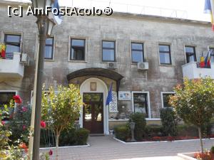 [P02] Sulina - Primăria orașului se află chiar pe faleză.  » foto by iulianic
 - 
<span class="allrVoted glyphicon glyphicon-heart hidden" id="av1104955"></span>
<a class="m-l-10 hidden" id="sv1104955" onclick="voting_Foto_DelVot(,1104955,2514)" role="button">șterge vot <span class="glyphicon glyphicon-remove"></span></a>
<a id="v91104955" class=" c-red"  onclick="voting_Foto_SetVot(1104955)" role="button"><span class="glyphicon glyphicon-heart-empty"></span> <b>LIKE</b> = Votează poza</a> <img class="hidden"  id="f1104955W9" src="/imagini/loader.gif" border="0" /><span class="AjErrMes hidden" id="e1104955ErM"></span>