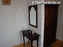 [P06] Detaliu cu dulapul si toaleta, pe toaleta se vede foehnul.  » foto by abancor
 - 
<span class="allrVoted glyphicon glyphicon-heart hidden" id="av349599"></span>
<a class="m-l-10 hidden" id="sv349599" onclick="voting_Foto_DelVot(,349599,2546)" role="button">șterge vot <span class="glyphicon glyphicon-remove"></span></a>
<a id="v9349599" class=" c-red"  onclick="voting_Foto_SetVot(349599)" role="button"><span class="glyphicon glyphicon-heart-empty"></span> <b>LIKE</b> = Votează poza</a> <img class="hidden"  id="f349599W9" src="/imagini/loader.gif" border="0" /><span class="AjErrMes hidden" id="e349599ErM"></span>