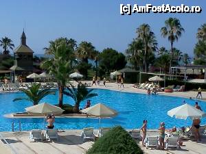 [P17] piscina mare văzută de pe terasa restaorantului » foto by sorin.cimpeanu
 - 
<span class="allrVoted glyphicon glyphicon-heart hidden" id="av432220"></span>
<a class="m-l-10 hidden" id="sv432220" onclick="voting_Foto_DelVot(,432220,2572)" role="button">șterge vot <span class="glyphicon glyphicon-remove"></span></a>
<a id="v9432220" class=" c-red"  onclick="voting_Foto_SetVot(432220)" role="button"><span class="glyphicon glyphicon-heart-empty"></span> <b>LIKE</b> = Votează poza</a> <img class="hidden"  id="f432220W9" src="/imagini/loader.gif" border="0" /><span class="AjErrMes hidden" id="e432220ErM"></span>