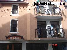 [P06] Hotelul Lucky,aici am stat trei zile si m-am simtit foarte bine.La prima vedere pare mic,dar mai are doua nivele pe spate,hotelul fiind construit pe marginea unei rape,ca mai toate casele vechi din zona. » foto by georgel
 - 
<span class="allrVoted glyphicon glyphicon-heart hidden" id="av315547"></span>
<a class="m-l-10 hidden" id="sv315547" onclick="voting_Foto_DelVot(,315547,2587)" role="button">șterge vot <span class="glyphicon glyphicon-remove"></span></a>
<a id="v9315547" class=" c-red"  onclick="voting_Foto_SetVot(315547)" role="button"><span class="glyphicon glyphicon-heart-empty"></span> <b>LIKE</b> = Votează poza</a> <img class="hidden"  id="f315547W9" src="/imagini/loader.gif" border="0" /><span class="AjErrMes hidden" id="e315547ErM"></span>